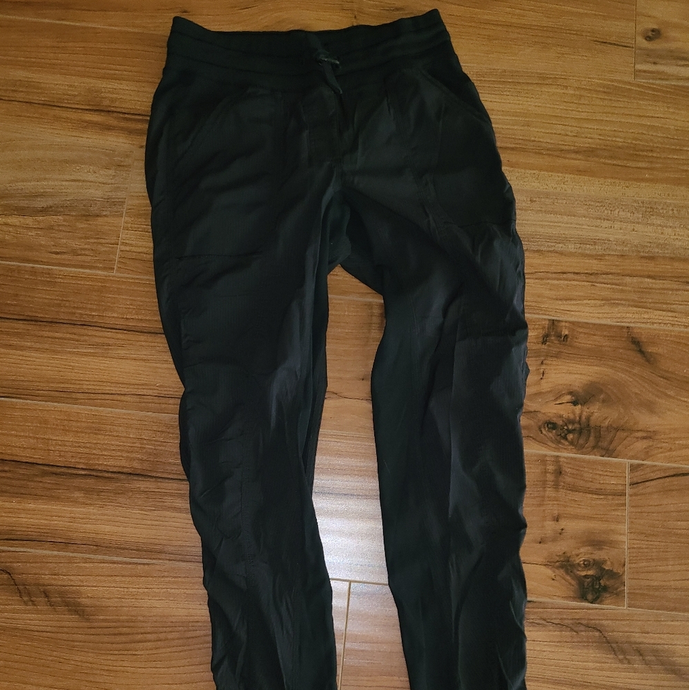 Lululemon Dance Studio Crop